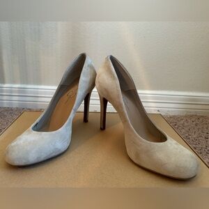 Jessica Simpson Beige Suede Heels | Size 8.5